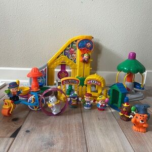 Fisherprice Little People Surprise Sounds Fun Park Set